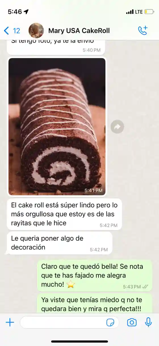 Testimonio real de Mary mostrando su Cake Roll de chocolate